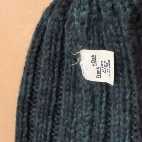 Frank & Oak Beanie and Scarf set - Picture 4 of 6